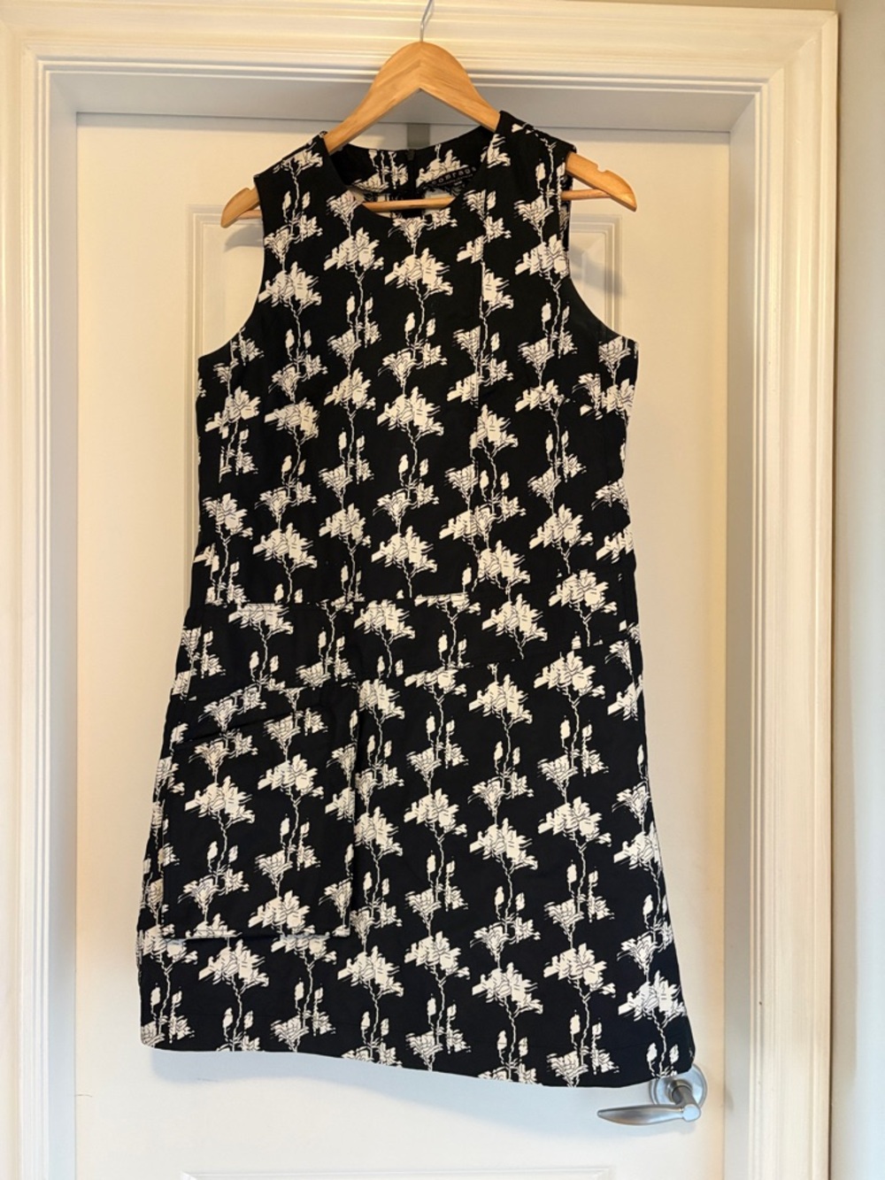 Black and White Floral Sleeveless Shift Dress